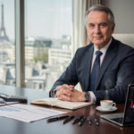 découvrez un aperçu des revenus d'alain madelin en 2026 et explorez combien il gagne cette année.